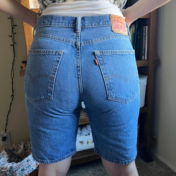 LEVI'S JEAN SHORTS - Picture 4 of 4